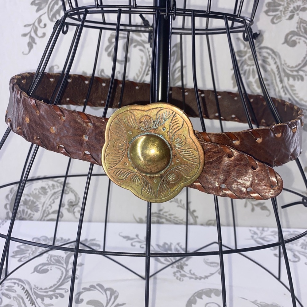 Vintage The Limited Leather Belt
Made in Italy Brass Buckle Size
Medium 28"_32"